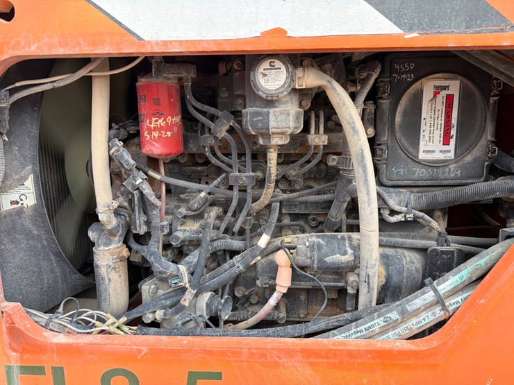 2013-jlg-8042-image-5