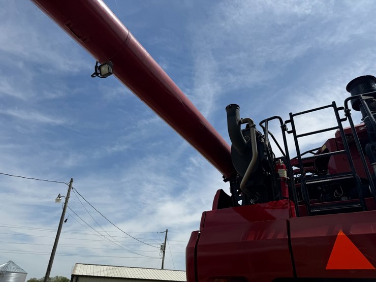 2016-case-ih-8240-image-18