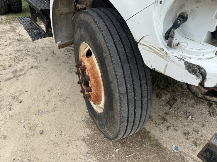 2009-ford-f750-xl-image-10