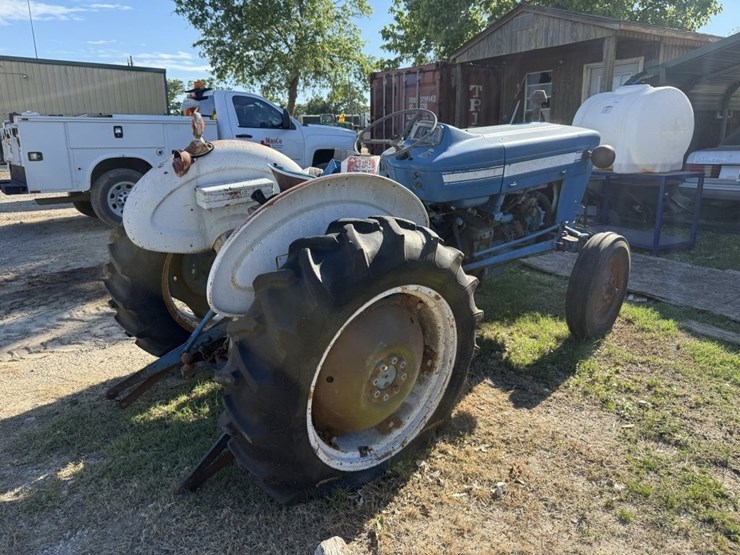 ford-tractor-image-2