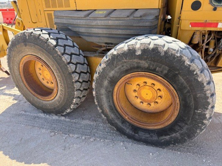 2005-caterpillar-140h-image-8