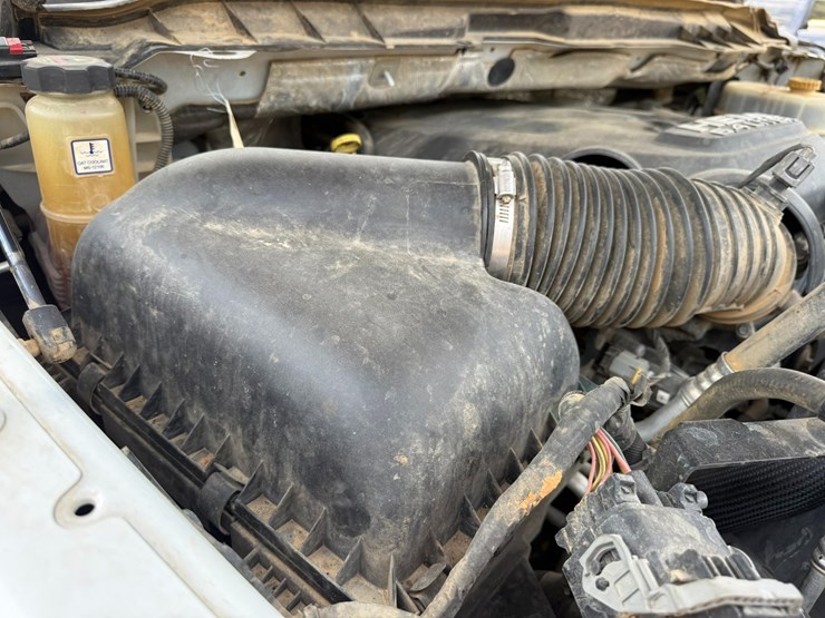 2016-dodge-2500-image-37