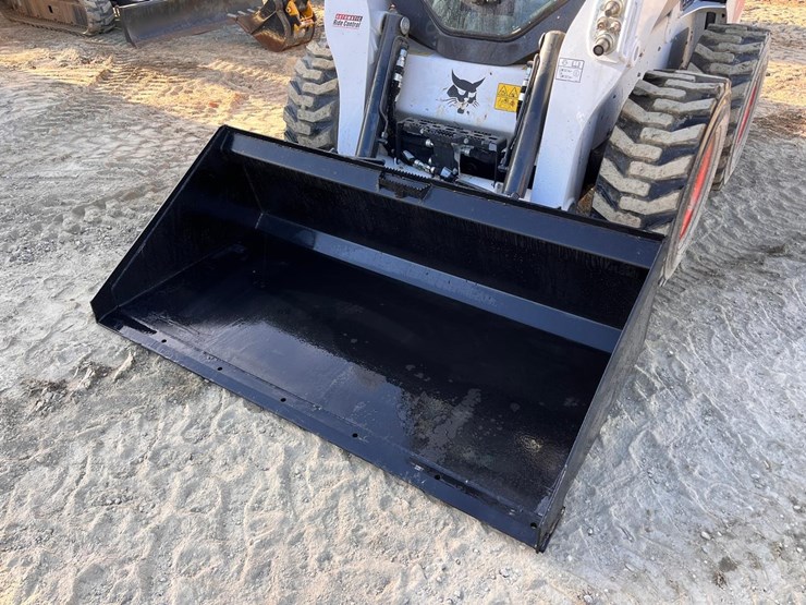 wildcat-74"-skid-steer-long-bottom-bucket-image-1