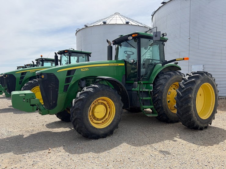 2004-john-deere-8230-image-1
