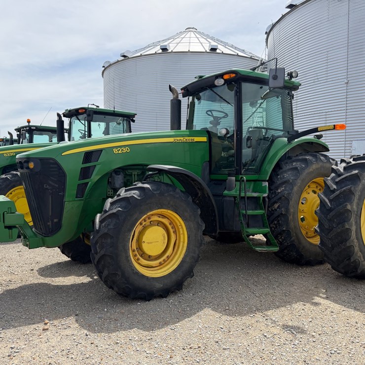 2004 JOHN DEERE 8230
