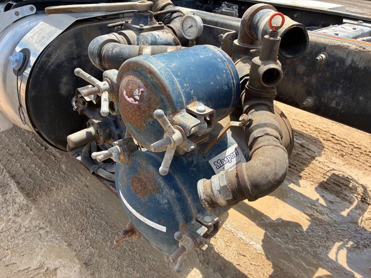 2012-peterbilt-348-image-14