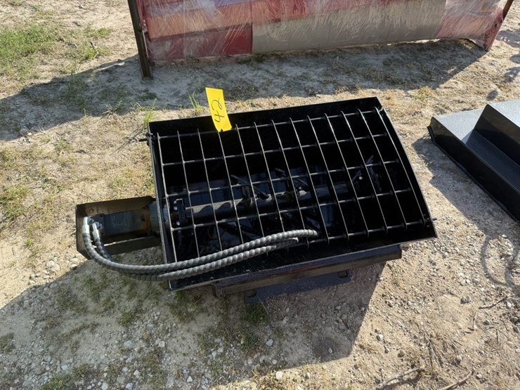 36in-mini-skid-concrete-mix-&-pour-bucket-image-4