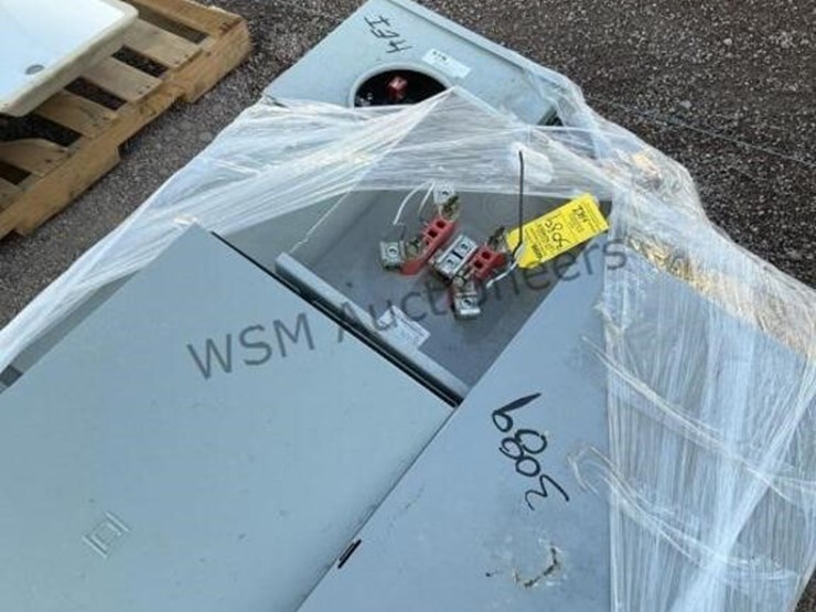 pallet-of-asst-electrical-panels-image-5