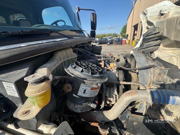 2007-freightliner-m2-106-image-24