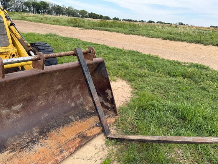 new-holland-lb75b-image-55