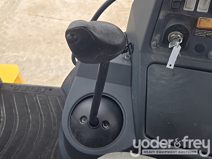 2019-deere-310l-image-69