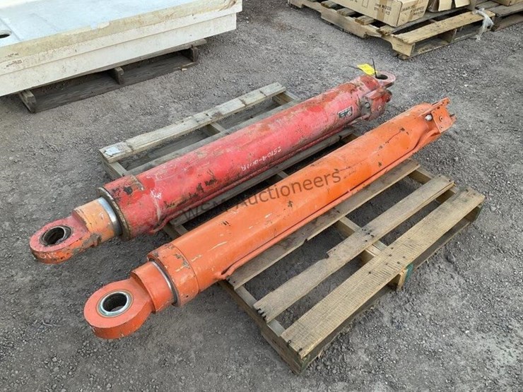 (2)-large-hydraulic-cylinders-image-3