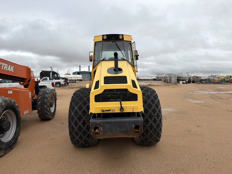 2013-bomag-bw211d-image-3