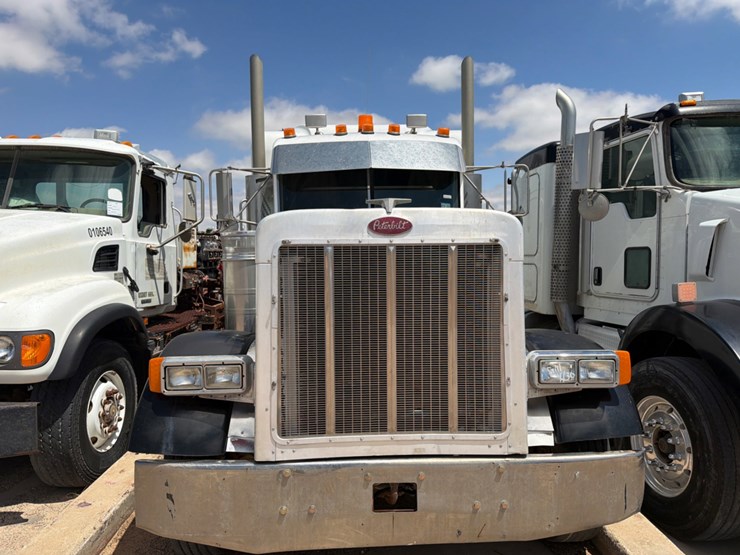 2000-peterbilt-379-image-3