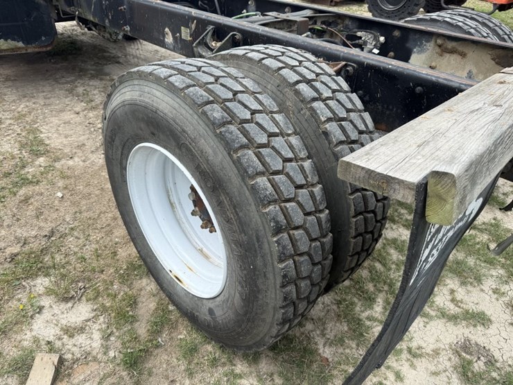 2009-ford-f750-xl-image-8