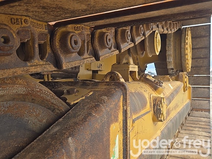 2016-caterpillar-d6n-image-14