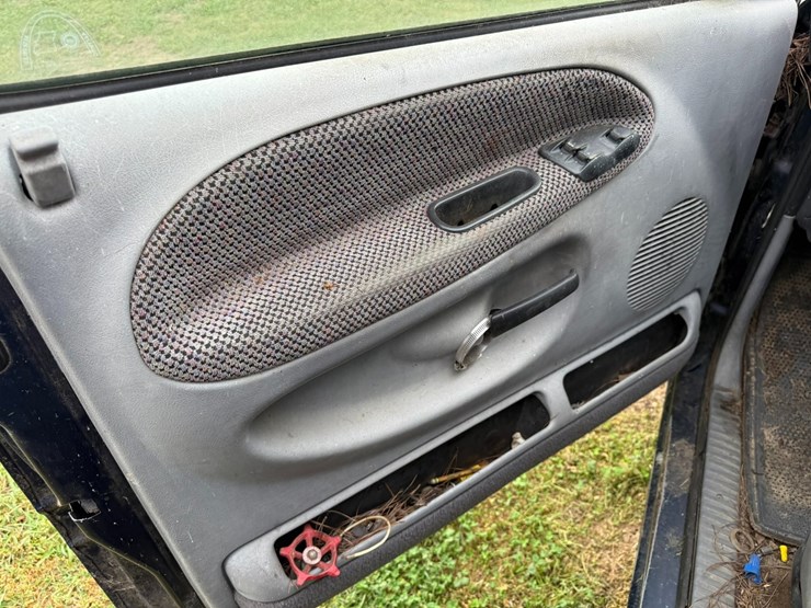 2000-dodge-1500-image-56