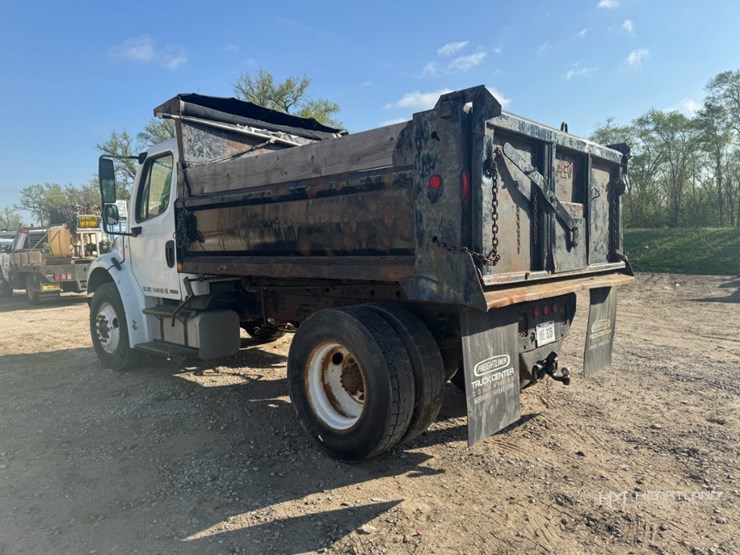 2007-freightliner-m2-106-image-6