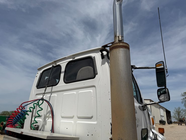 2006-sterling-l9500-image-38