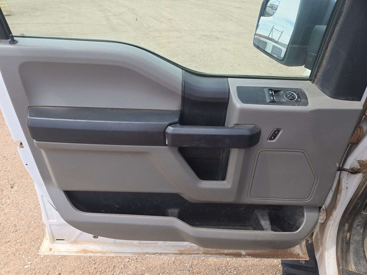 2017-ford-f150-xl-image-9