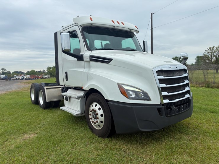 2019-freightliner-cascadia-125-image-3