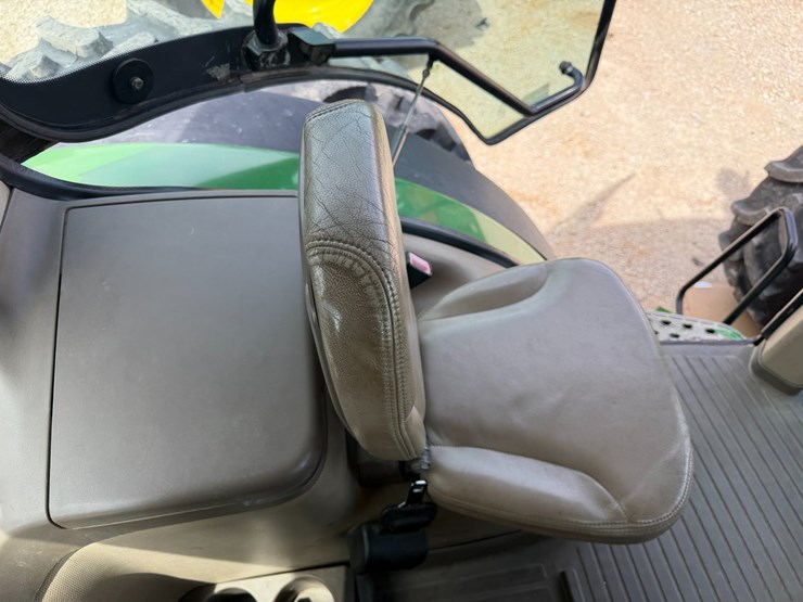2013-john-deere-8335r-image-65