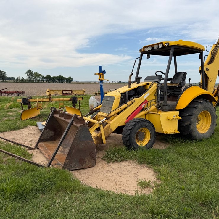 NEW HOLLAND LB75B