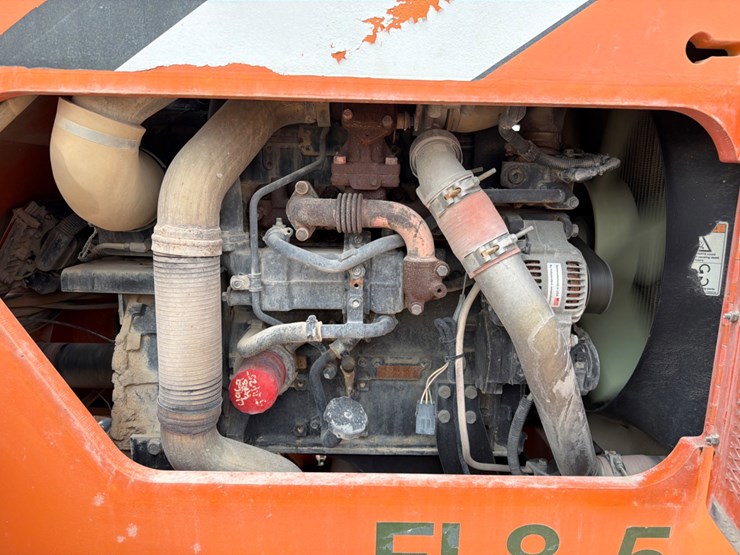 2013-jlg-8042-image-8