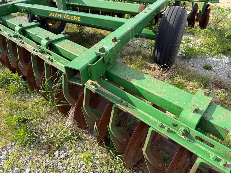 john-deere-225-image-11