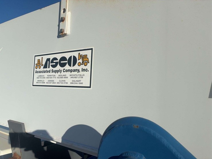 international-2010-40100s-truck-crane-image-46