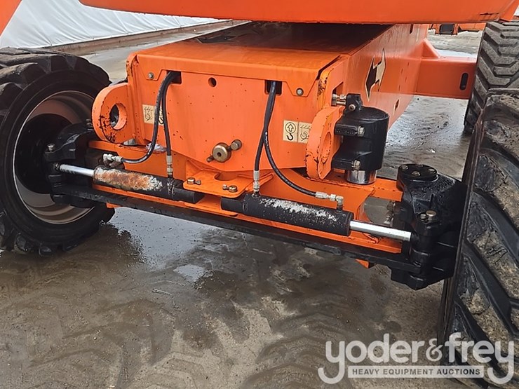 2016-jlg-800aj-image-35
