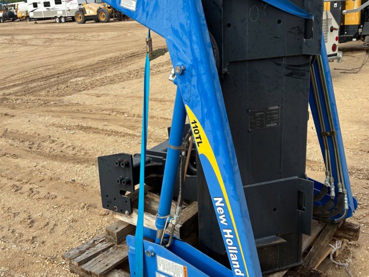 new-holland-110tl-image-1