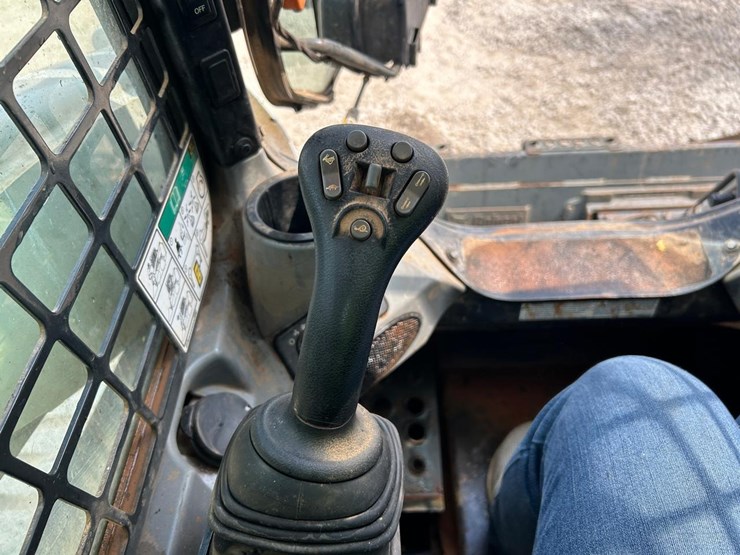 2023-bobcat-t770-image-26