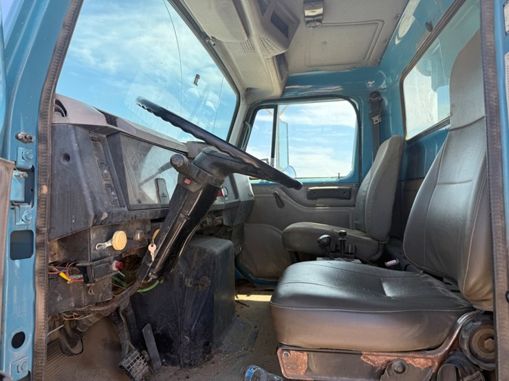 1999-international-2674-image-11