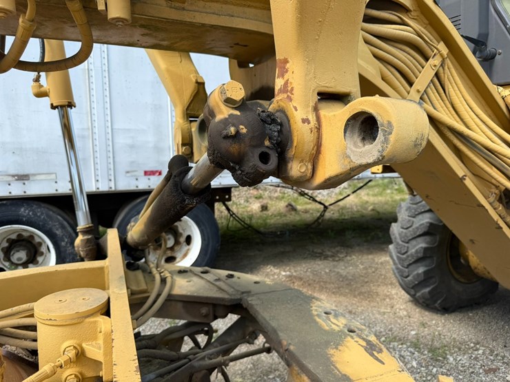 caterpillar-12h-image-41