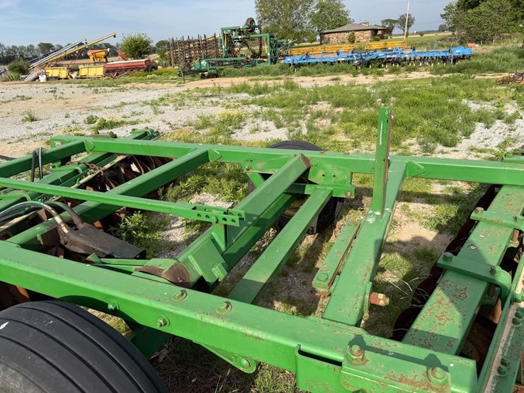 john-deere-225-image-16