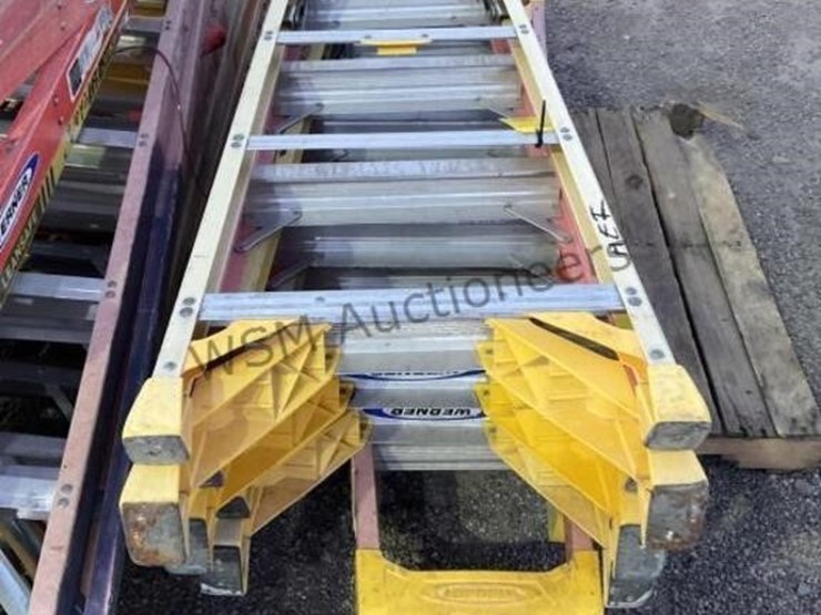 pallet-of-asst-fiberglass-ladders-image-4