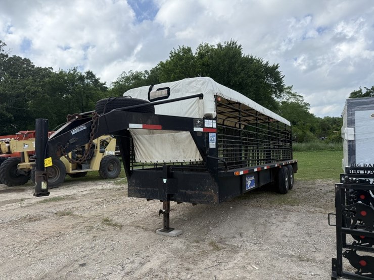 2003-gooseneck-24-ft-image-1