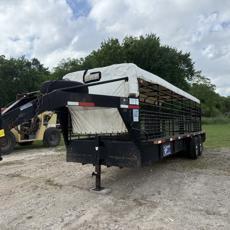 2003 GOOSENECK 24 ft