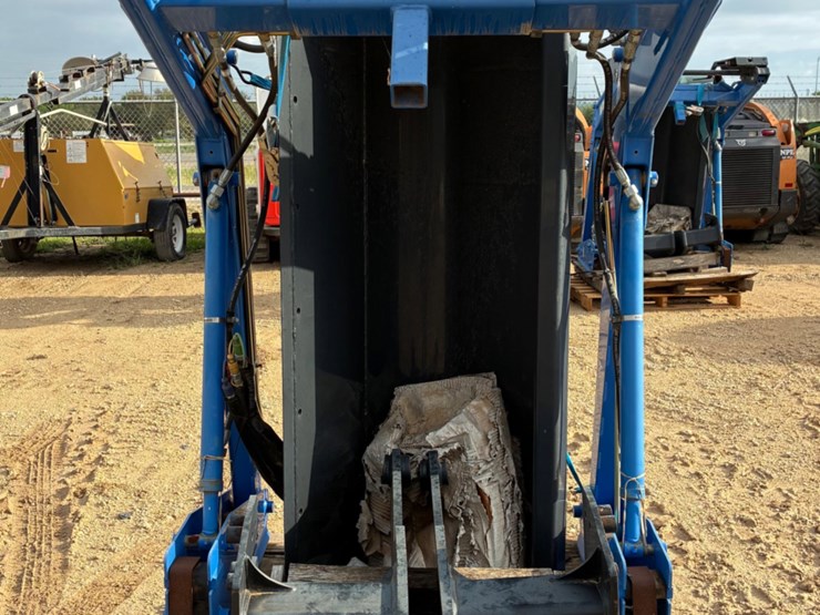 new-holland-110tl-image-3