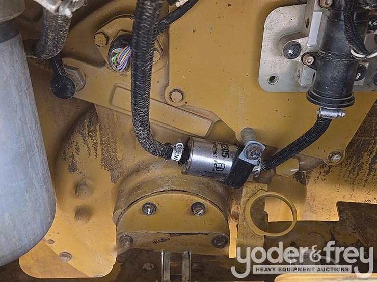 2016-caterpillar-d6n-image-46