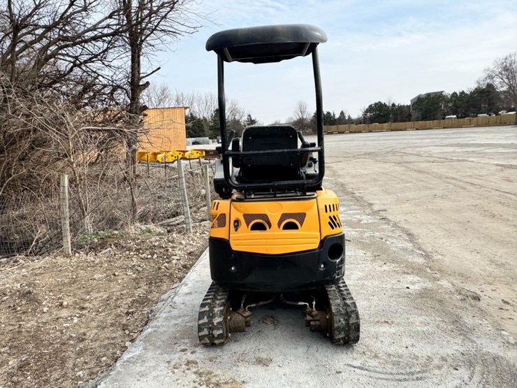 2023-diggit-em15-mini-excavator-image-4