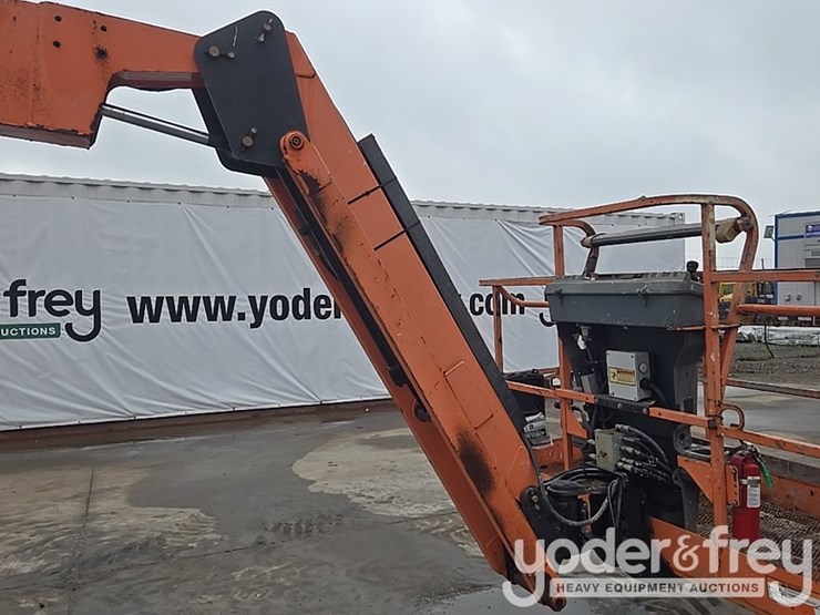 2016-jlg-800aj-image-27
