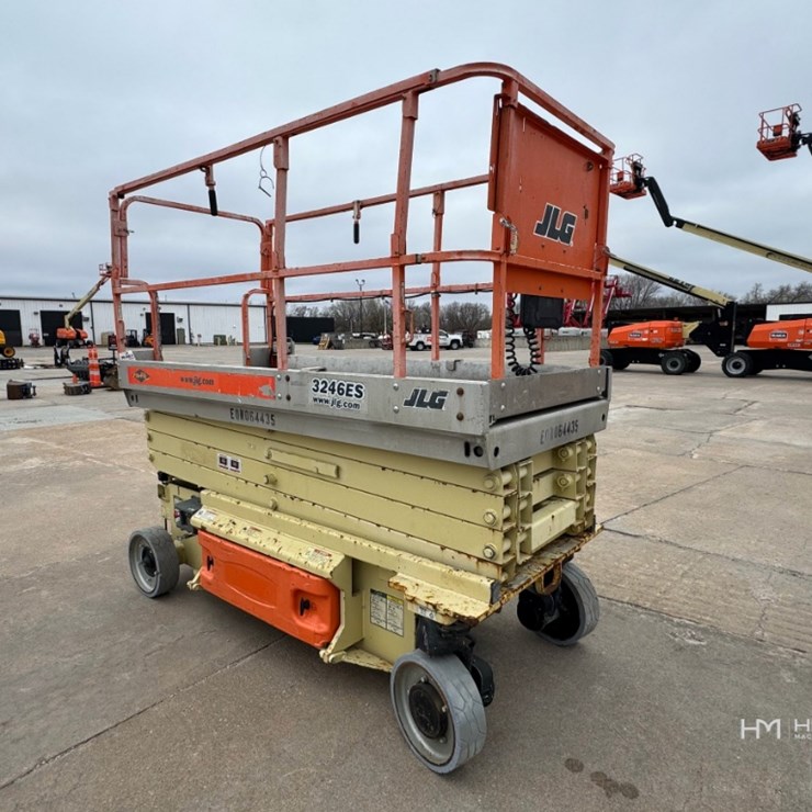 2007 JLG 3246ES