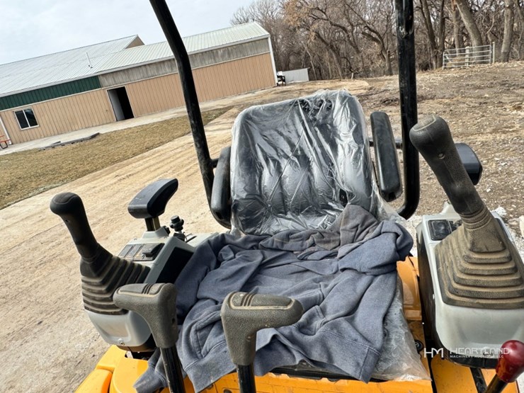 2023-diggit-em15-mini-excavator-image-11