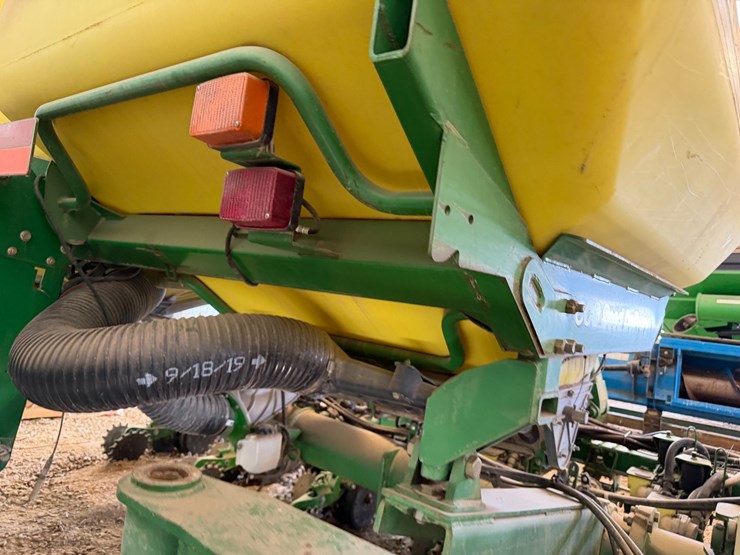 john-deere-1720-image-24