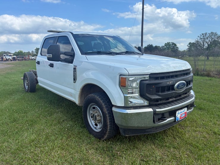 2022-ford-f250-xl-image-3