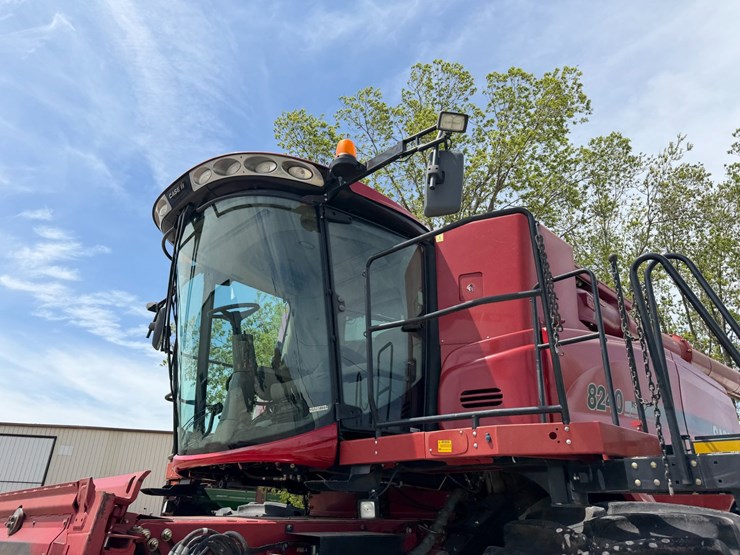 2016-case-ih-8240-image-28