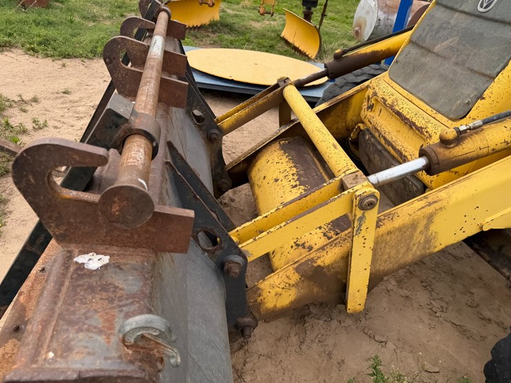 new-holland-lb75b-image-48