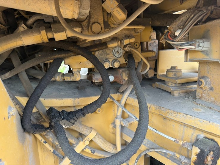 caterpillar-12h-image-53